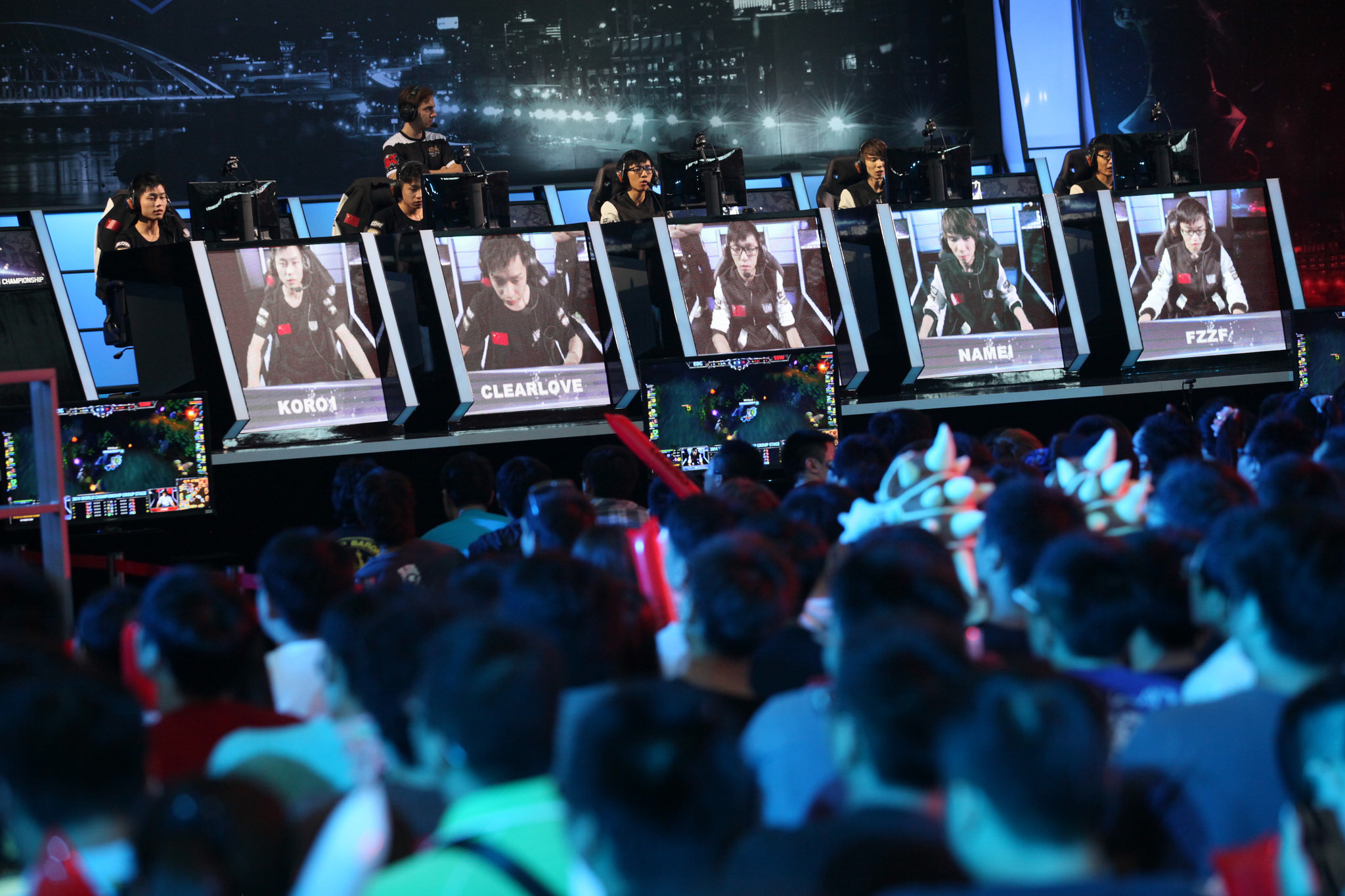 电竞巅峰之战：GEN战队G4逆风翻盘，尺帝神级操作夺回冠军奖杯，剑指S15赛季